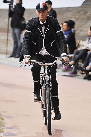 Moncler Gamme Bleu / - 2011